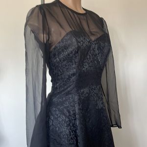 KAREN  LUCAS for NIKI.  Long lace sleeves & Collar black color Womens DRESS sz 8